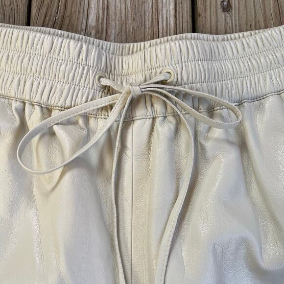 Good American Women's Better Than Leather Shorts Color Bone Size 2 - Picture 8 of 11
